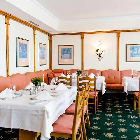 Hotel Eva,garden Saalbach-Hinterglemm