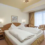 Hotel Eva,garden 4*