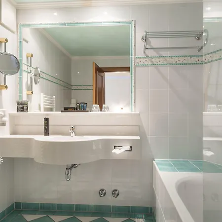 Hotel Eva,garden Saalbach-Hinterglemm