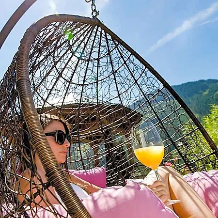 Hotel Eva,garden Saalbach-Hinterglemm