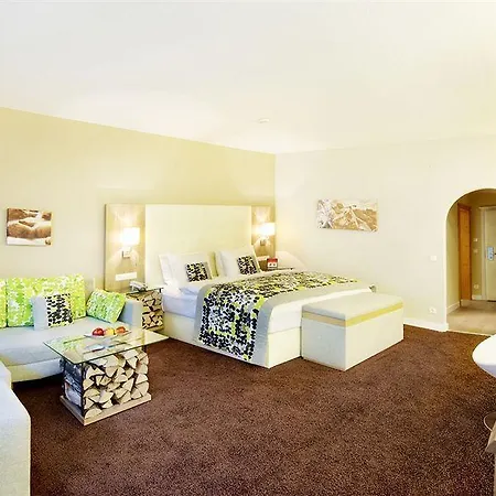 Hotel Eva,garden Saalbach-Hinterglemm